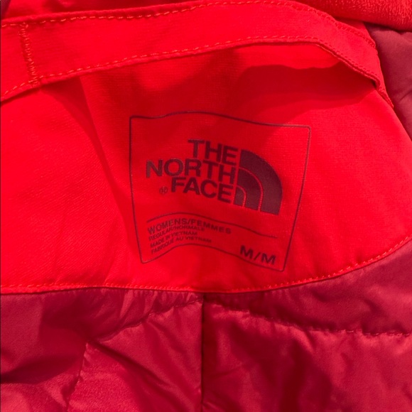 The North Face Women's Vibrant Red Ski Jacket - Picture 6 of 6